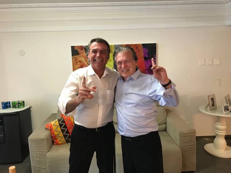 Filiação ao PSL deixa Jair Bolsonaro sem nexo BolsonaroLucianoBivarDivulgacao Filiação ao PSL deixa Jair Bolsonaro sem nexo
